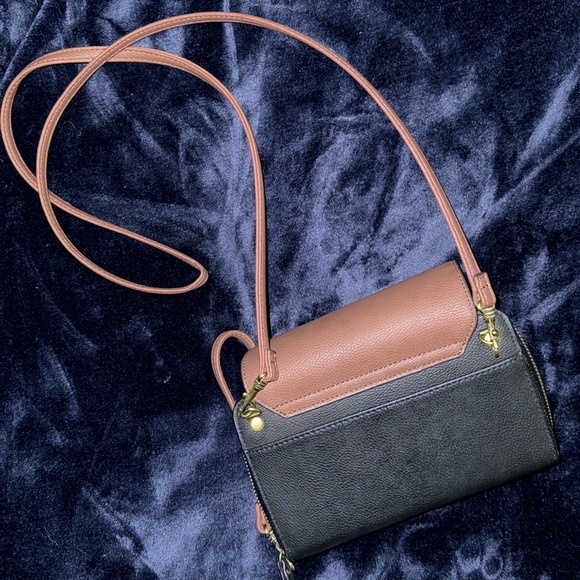 Relic Cross Body Bag - Picture 3 of 3